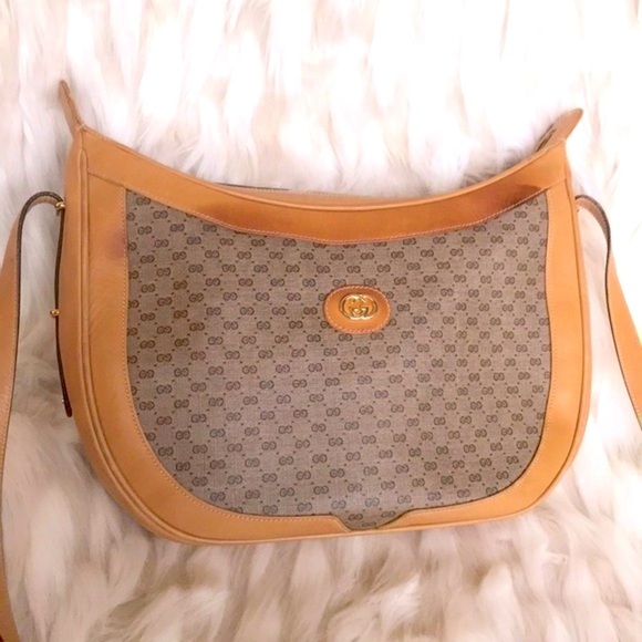 Gucci Handbags - Gucci Vintage Authentic 100% all leather‎ inside​​